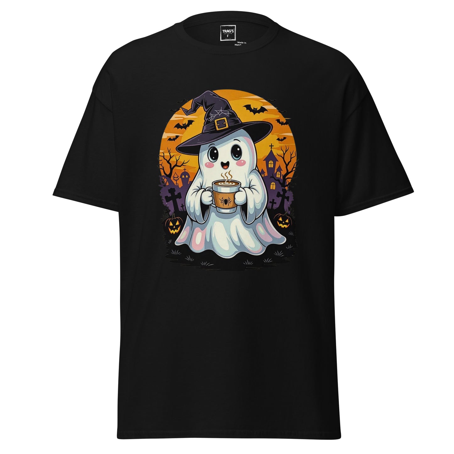 Halloween T-Shirt mit Motiv süßer Geist mit Hexenhut und Kakaotasse – Classic Standard