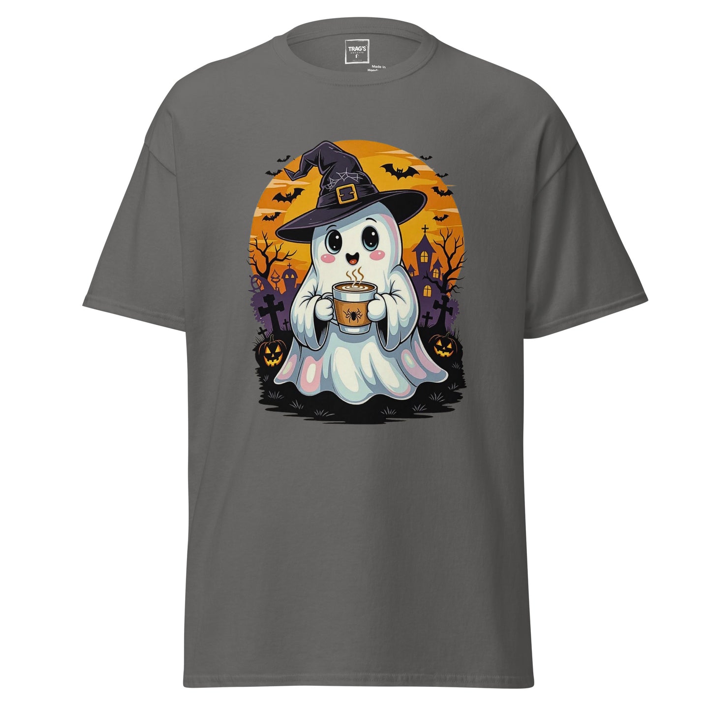 Halloween T-Shirt mit Motiv süßer Geist mit Hexenhut und Kakaotasse – Classic Standard